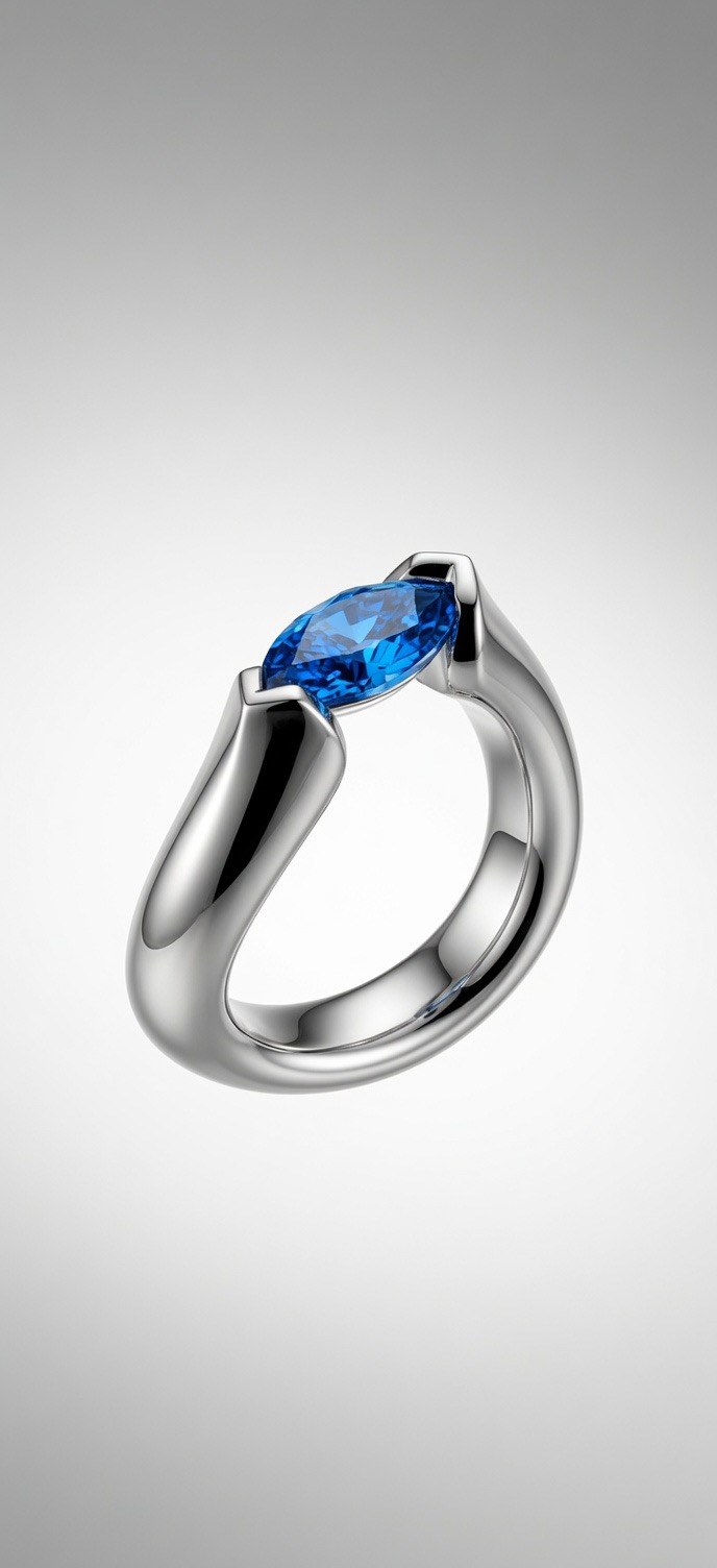 Poised Light v-cut prong twisted ring